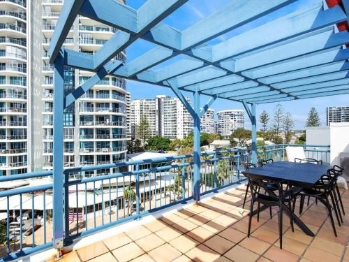 Calypso Plaza Resort Unit 462 - Penthouse style apartment Beachfront Coolangatta3