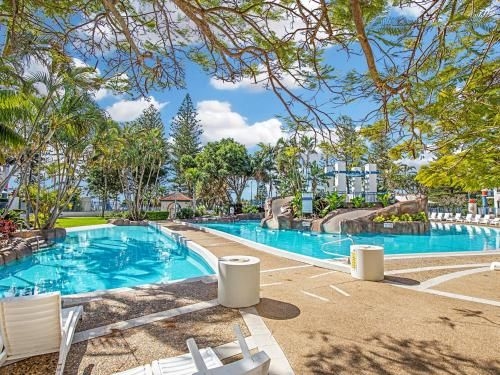 Calypso Plaza Resort Unit 462 - Penthouse style apartment Beachfront Coolangatta2