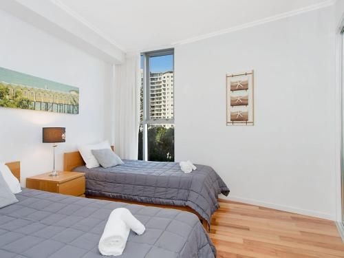 Reflections tower 2 Unit 401 - Beachfront, views and in a great location4
