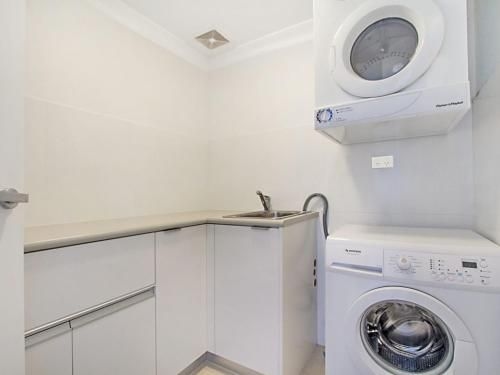 Reflections tower 2 Unit 401 - Beachfront, views and in a great location2