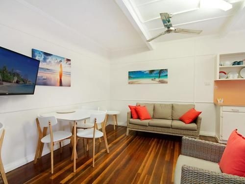 Tondio Terrace Flat 3 - Pet Friendly, neat and tidy flat, easy walk to the beach0
