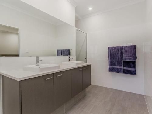Aqua Vista - Luxury Front Row Canal Estate in Mandurah (Aqua Vista)2