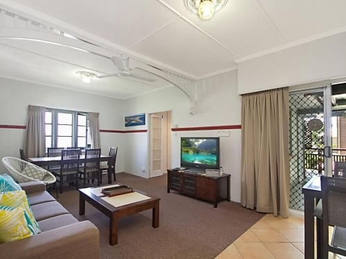 Tondio Terrace Flat 1 - Neat and tidy budget accommodation, easy walk to the beach0
