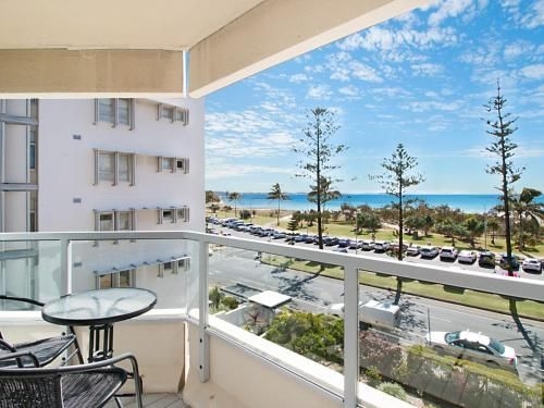 Kooringal Unit 9 - Great location opposite Greenmount Beach Coolangatta0