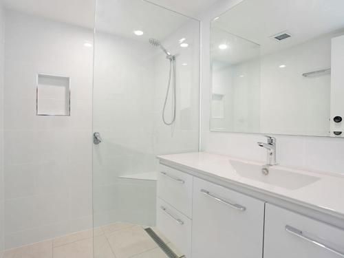 Kooringal Unit 9 - Great location opposite Greenmount Beach Coolangatta4