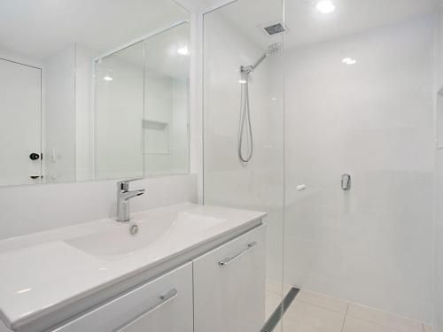 Kooringal Unit 9 - Great location opposite Greenmount Beach Coolangatta2