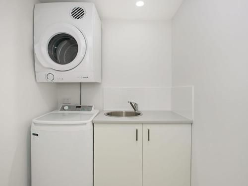 Kooringal Unit 9 - Great location opposite Greenmount Beach Coolangatta1
