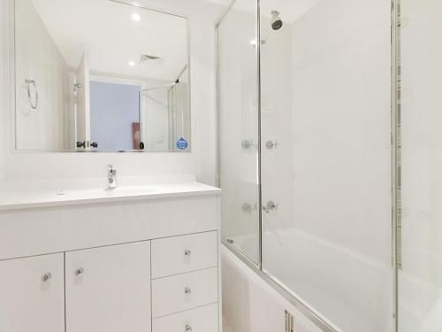 Kooringal Unit 10 - Straight across the road from Twin Towns Services Club4