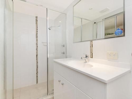 Kooringal Unit 10 - Straight across the road from Twin Towns Services Club1