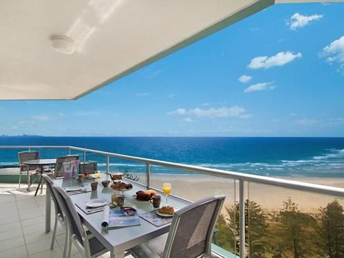 Ocean Plaza Unit 1469 - Right on Coolangatta beachfront0