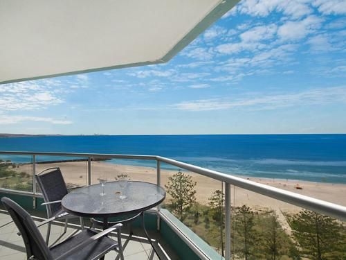 Ocean Plaza Unit 1469 - Right on Coolangatta beachfront4