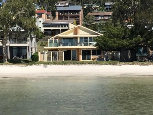 Sandy Beach House - Corlette Waterfront1