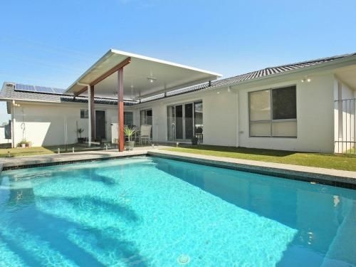 Palm 95 - Modern 4 BDRM Home with Pool0