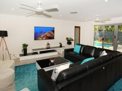 Palm 95 - Modern 4 BDRM Home with Pool2