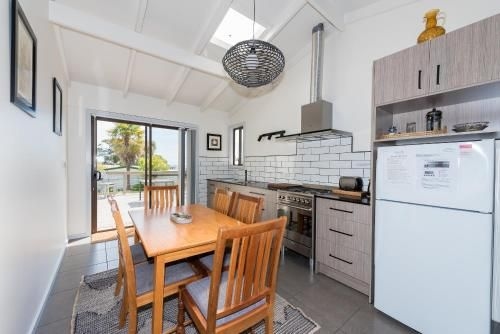 Elanora1