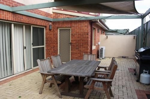 Albury Suites - Schubach Street3
