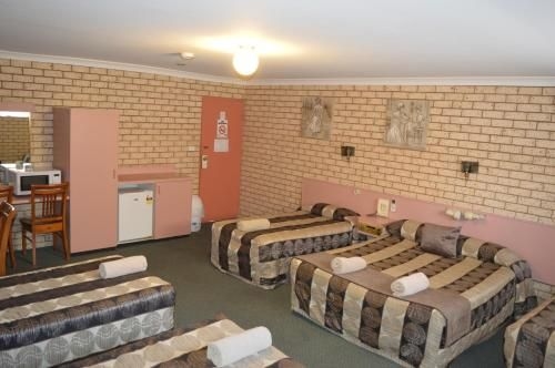 Alamo Motor Inn4