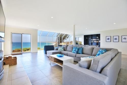 Neptune - Absolute Beachfront0