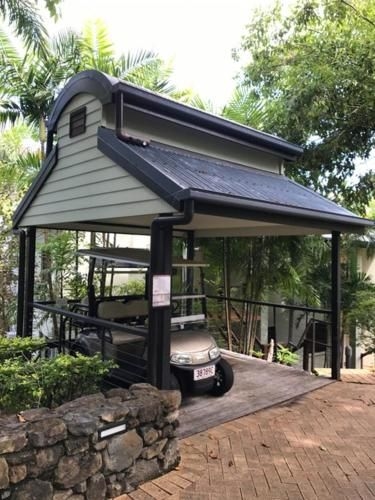Compass Point 84