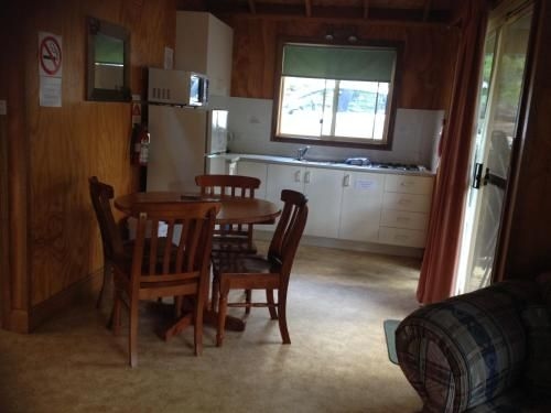 Canobolas Mountain Cabins3