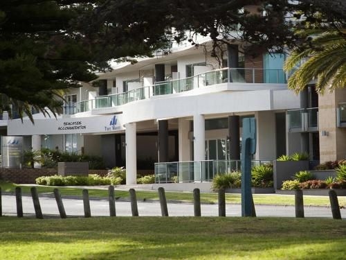 The Waves Apartments0
