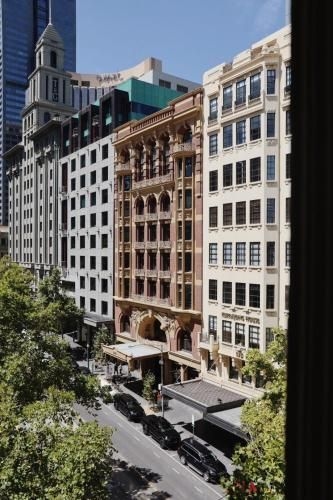 Collins Hotel4
