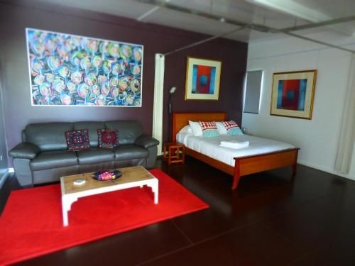 ArtHOUSE Beachfront Accommodation3