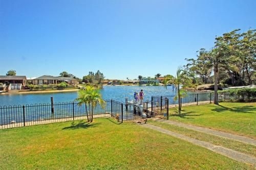 Unbeatable Waterfront Location4