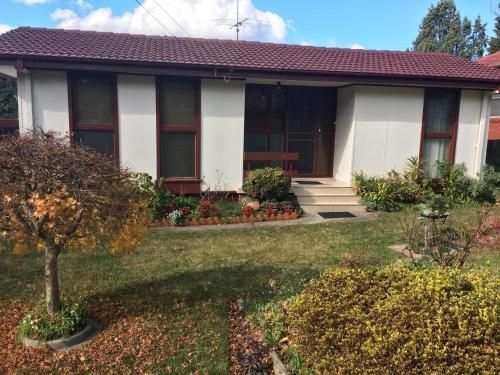 Three Sisters Garden Cottage1