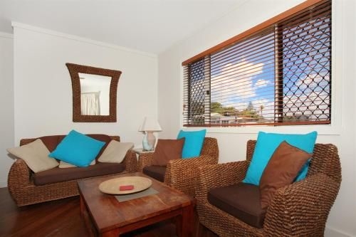 Unit 9 'Coolum Blueseas', Coolum Beach (Unit 9, Coolum Blueseas Apartments, 59-61 Coolum Tce, Coolum Beach, 400 BOND, LINEN INCLUDED)1