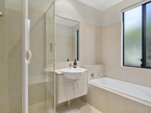 Currumbin Beachside Holiday Home3