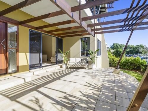 Currumbin Beachside Holiday Home2