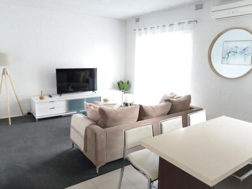 North Melbourne Retreat0