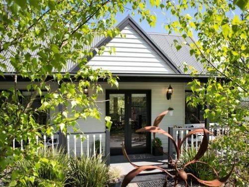 Cottage @ 4A0