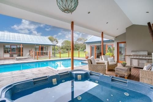 Pool Haven on Leah0