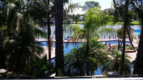 Cypress waterfront spa apartment0
