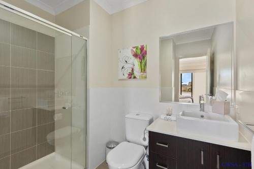 Cypress waterfront spa apartment3