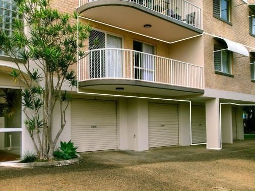 Beachside 2 - 3 BDRM Budget Apt Close to Beach1