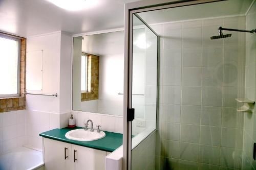 Beachside 2 - 3 BDRM Budget Apt Close to Beach3