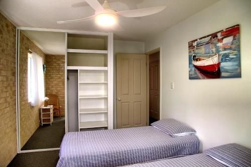 Beachside 2 - 3 BDRM Budget Apt Close to Beach4