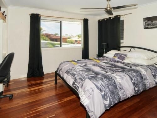 Coorumbong 36 - 6 BDRM Canal Home With Pool3