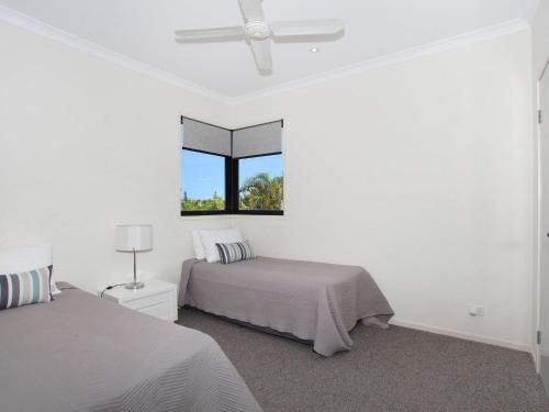 Tarcoola 41 - 5 BDRM Canal Home with Pool4