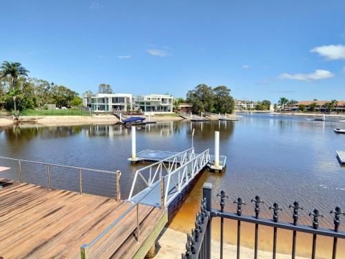 Tarcoola 49 - 4 BDRM Canal Home with Pool3