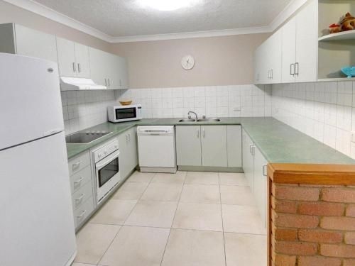 Illawong Inn 2 - 2 BDRM Unit on Mooloolaba Spit2