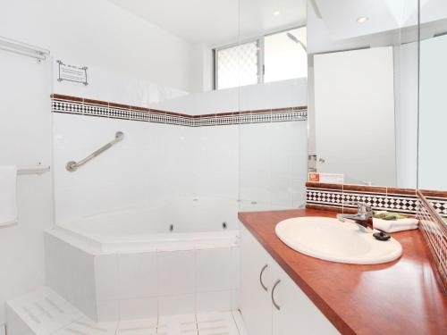 The Headlands 10 - Two Bedroom Apartment across from Alex Beach (The Headlands 10 - 2 BDRM Apt Across from Alex Beach)4