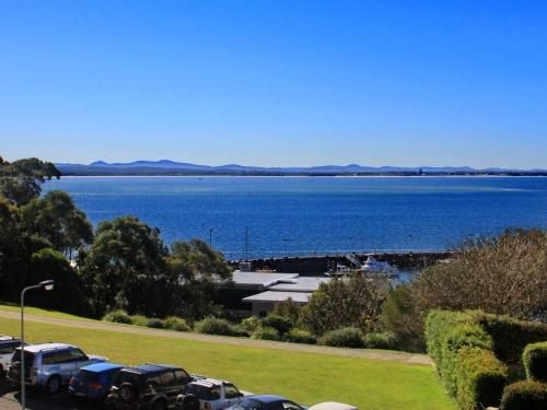 6 'Portofino', 7 Laman Street - Superb Water Views and only 1 minute walk into the heart of town1