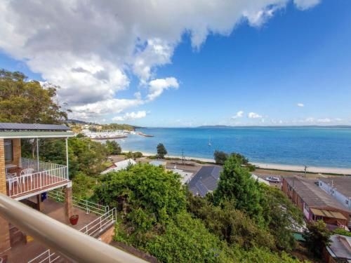 5 'Quarterdeck', 12 Magnus Street - panoramic water views & close to town0