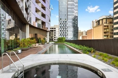 Luxuria Apartments - EQ Tower4