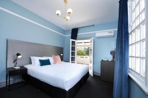 เดอะ สเตอร์ลิง อาร์มส์ โฮเทล (The Stirling Arms Hotel)1