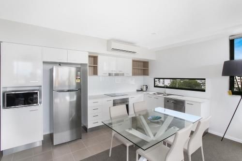 Direct Hotels - Sea Breeze Mooloolaba1